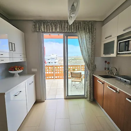 Vista Roja With Ocean View Apartment